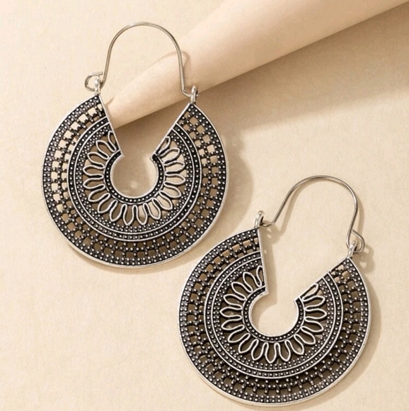 Boutique Jewelry - 💖 2/$30 Boho silver hollow gypsy hoop earrings